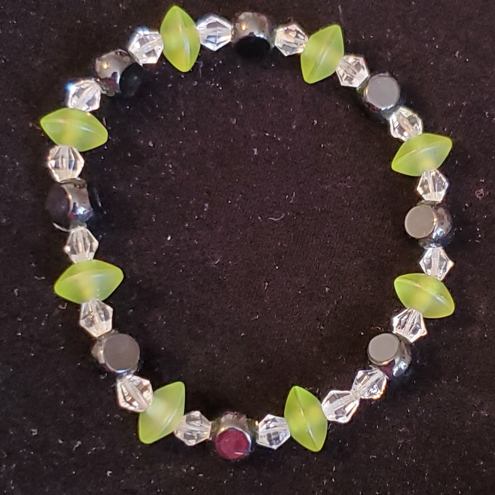 Black, green and clear beaded stretch bracelet